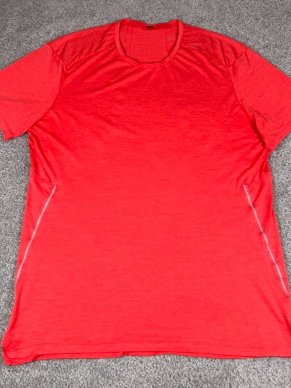 Lululemon T Shirt Mens M Red Run Out Reflective Metal Vent Gym Workout Logo
